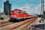 Die DB 110 350-6 wartet in Lörrach Stetten mit der RB 18082 nach Freiburg auf die Abfahrt.