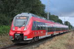 442 353 als S1(Warnemünde-Rostock)bei der Einfahrt im Haltepunkt Rostock-Bramow.06.08.2017