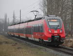 442 851 als S1(Rostock-Warnemünde)bei der Ausfahrt in Rostock-Lichtenhagen.02.02.2019