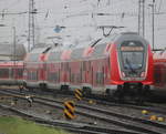445 002 als RE5(Rostock-Elsterwerda)bei der Ausfahrt im Rostocker Hbf.13.03.2020
