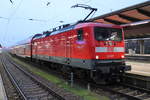 112 187 mit RE 94165(Rostock-Oranienburg)kurz vor der Ausfahrt im Rostocker Hbf.02.01.2021