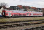 D-DB 50 80 26-75 072-1 DBpza 753.5+ D-DB 50 80 26-75 073-9 waren am 18.03.2023 einsam und verlassen im Rostocker Hbf abgestellt.