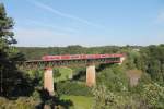 Der RE 4255 Nürnberg - Regensburg - München auf dem Viadukt von Beratzhausen.