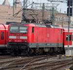 S-Bahn Rhein-Ruhr/272656/143-298-8-mit-s-6-von 143 298-8 mit S 6 von Kln-Nippes nach Essen Hbf bei der Ausfahrt im Dsseldorfer Hbf.08.06.2013