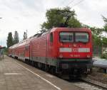 112 146-6 mit S1 von Warnemnde nach Rostock Hbf kurz nach der Ankunft im S-Bahnhof Rostock-Holbeinplatz.16.06.2012