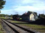 RBB 99 4011 unterwegs zum Personenzug im Bahnhof Putbus am 17.9.13 