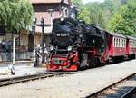 HSB 99 7240-7 beim Wasserfassen im Bahnhof Alexisbad am 26.07.2019.