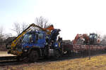 Arbeitszuge/876088/zweiwege-unimog-mit-anhang-am-09032025 Zweiwege Unimog mit Anhang am 09.03.2025 in Zeven. Die evb Infrastruktur hat in den letzten Monaten ihre Strecken freigeschnitten.