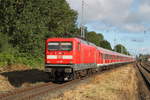 112 185 mit Kreuzfahrer 13290 von Warnemünde nach Berlin Ostbahnhof bei der Durchfahrt am 06.08.2017 in Rostock-Bramow.