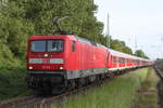 112 104 mit RE 13290 von Warnemünde nach Berlin-Ostbahnhof bei der Durchfahrt in Rostock-Bramow.21.05.2018