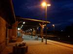Der Bahnhof Bergen/Rgen am Abend.