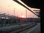 Sonnenuntergang um 21.20 Uhr ber Rostock Hbf.(10.07.10)