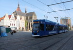 NGT 6 Wagen(688)als Linie 4 von Mensa nach Rostock Haltepunkt Dierkow am Neuen Markt.