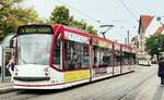 Stra�enbahn/Stadtverkehr Erfurt Combino NF 6 Nr.638 von Siemens Baujahr 2003 und im Hintergrund der Katerexpress G 4-61 von VEB Gotha Baujahr 1967 f�r eine Hochzeitsfahrt am Domplatz in Erfurt am