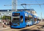 Straßenbahn / Stadtverkehr; Leipzig, in der Haltestelle Augustusplatz,  NGT 8 Nr.1138 von LFB Baujahr 2010.