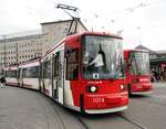 Straßenbahn / Stadtverkehr; Nürnberg;   GT 6 N Nr.1014 von AEG Baujahr 1996 und Nr.1003 Baujahr 1995 beim Hbf Nürnberg am 15.10.2016.