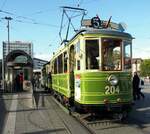 Straßenbahn / Stadtverkehr; Nürnberg;    T 2 Nr.201 und B 2 Nr.336 in Nürnberg vor dem hauptbahnhof am 15.10.2016.