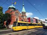 Straßenbahn / Stadtverkehr; Stuttgart;  DT 8-10 Nr.3304 von Düwag Baujahr 1999 bei der Orthodox Kirche in Stuttgart am 28.08.2016.