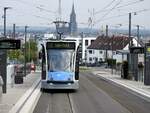 Straßenbahn/Stadtverkehr: Blick aus Oldtimer T 2 Nr.13 von MAN Baujahr 1906 auf Combino Nr.48 von Siemens Baujahr 2003 in Ulm, Linie 2 Haltestelle Multscherschule am 30.04.2019.