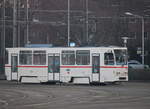 Der Tatra Wagen T6A2(704)aus dem Baujahr1990 von CKD Praha-Smichov stand am 17.01.2020 auf dem Betriebshof der Rostocker Straßenbahn AG.
