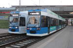 6N-1 Wagen 680 und 672 am Morgen des 17.04.2026 am S-Bahnhof Rostock-Holbeinplatz.