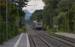 Radexpress Bodensee II. 

Mit dem Seehas auf Überholspur. Gleich mit zwei Zügen hätte ich den Radexpress überholen können. IC2 mit dem Wagenpark 2855 und 147 552 fährt nach Stuttgart. Dieser Zug fährt mittlerweile seit 7 Jahren nicht nach Zürich, wie ursprünglich vorgesehen. Im Hintergrund ist der Hegauvulkan Hohenstoffeln zu sehen. Böhringen, August 2024.