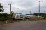 Steuerwagen voraus fährt am 01 August 2024 die IC2-Garnitur 4890 der DB Fernverkehr AG, als IC 2320 / RE 34 (Frankfurt/Main Hbf – Dillenburg - Siegen - Dortmund Hbf) durch Rudersdorf (Kreis