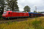 Die 185 058-5 (91 80 6185 058-5 D-DB) der DB Cargo AG fährt am 11 Juli 2024 mit einem langen beladen Autotransportzug (Wagen der Gattung Laaeks 553 der DB Cargo Logistics GmbH, ex ATG), durch