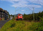 Die 152 058-4 (91 80 6152 058-4 D-DB) der DB Cargo Deutschland AG fährt am 19 September 2024, mit einem Röhrenzug durch Kirchen (Sieg) in Richtung Köln.