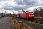 Die 185 249-0 (91 80 6185 249-0 D-DB) der DB Cargo AG fährt am 28 Februar 2026 mit einem Kohlezug durch Siegen-Eiserfeld in Richtung Köln. 

Die TRAXX F140 AC2 wurde 2006 von der Bombardier Transportation GmbH in Kassel unter der Fabriknummer 33788 gebaut und an die damalige Railion Deutschland AG geliefert. 