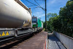 Die �sterreichische Weco Rail / Wenzel Logistics SIEMENS Vectron AC 1193 900 (91 81 1193 900-8 A-WENA) der Weco Rail GmbH, Wien (ex Walser Eisenbahn GmbH) f�hrt am 28 Mai 2025, mit einem KLV-Ganzzug der �sterreichischen Wenzel Logistics GmbH (Werndorf), durch Kirchen/Sieg in Richtung K�ln. Hier auf der Br�cke �ber die Sieg und die Jungenthaler Stra�e. 

Die SIEMENS Vectron AC wurde 2022 Siemens in M�nchen-Allach unter der Fabriknummer 23014 gebaut und an die damalige WEG - Walser Eisenbahn GmbH geliefert. Im April 2023 wurde die Walser Eisenbahn GmbH in Weco Rail GmbH umfirmiert. Zudem gab man die Partnerschaft mit der Wenzel Logistics GmbH bekannt, die mit zwei eigenen Siemens Vectron Lokomotiven agiert.
