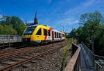 Der VT 203 ABp (95 80 0640 103-7 D-HEB), ein Alstom Coradia LINT 27 der HLB, ex vectus VT 203, hat am 28 Mai 2026 den Bahnhof Kirchen/Sieg verlassen und f�hrt als RB 90  Westerwald-Sieg-Bahn  (Limburg/Lahn - Westerburg – Altenkirchen - Au/Sieg - Siegen) weiter in Richtung Siegen.

Der Alstom Coradia LINT 27 wurde 2004 von der ALSTOM Transport Deutschland GmbH (vormals LHB - Linke-Hofmann-Busch GmbH) in Salzgitter-Watenstedt unter der Fabriknummer 1187-003 gebaut und an die vectus Verkehrsgesellschaft mbH, mit dem Fahrplanwechsel am 14.12.2014 wurden alle Fahrzeuge der vectus nun Eigentum der HLB.
