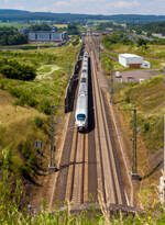 Ein ICE-3M Der Baureihe 406 rauscht am 09 Juli 2013 auf der Schnellfahrstrecke Köln–Rhein/Main (KBS 472) durch Montabaur, er hat gerade hinten den ICE-Bahnhof Montabaur passiert und fährt gleich in den 2.395 m langen Himmelbergtunnel ein. 

Insgesamt wurden siebzehn Einheiten der mehrsystemfähige Variante der BR 406, zwischen 1997 und 2001 gebaut, sie wurde zwischen 2024 und 2025 ausgemustert, Von Juni 2024 bis April 2025 wurden die Züge nur noch im Inlandsverkehr eingesetzt, die Fahrten nach Belgien und in die Niederlande werden seither ausschließlich von der neuen Baureihe 408 übernommen, Fahrten nach Frankreich hat die BR 407 übernommen. 

Mit einer zugelassenen Höchstgeschwindigkeit von 330 km/h waren sie gemeinsam mit den Zügen der Baureihe 403 die schnellsten Reisezüge in Deutschland. Im Betrieb erreichten diese Elektrotriebzüge in Deutschland planmäßig bis zu 300 km/h. Während des Einsatzes der Triebzüge 4680–4685 auf der LGV Est européenne in Frankreich erreichten diese planmäßig bis zu 320 km/h.