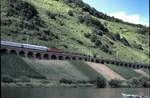 181.2 mit Interregio auf dem Lehnviadukt bei P�nderich an der Mosel am 25.08.2002.
