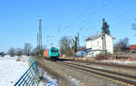 185 615-2 zieht bei Moosham einen Containerzug in Richtung Passau.