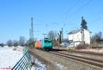 185 615-2 zieht bei Moosham einen Containerzug in Richtung Passau.