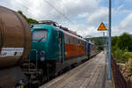 Die 139 287-7 (91 80 6139 287-7 D-BYB) mit der kalten 140 850-9 (91 80 6140 850-9 D-BYB) beide von der BayernBahn GmbH fahren am 04 Juli 2024 mit dem sogenannten  Henkelzug  (Langenfeld/Rhld.