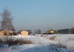 218 391-1 hat Marktredwitz verlassen mit einem Bauzug nach Neuenmarkt/Wirsberg und is hier kurz vor Waldershof.