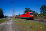 Die 187 080 (91 80 6187 080-7 D-DB) der DB Cargo AG fährt am 10.08.2023, mit einem gemischten Güterzug, durch Rudersdorf in Richtung Dillenburg.

Die TRAXX F140 AC3 ohne LM wurde 2017 von Bombardier in Kassel unter der Fabriknummer 35281 gebaut. 
