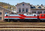 Die schöne  “Weiße Lady” 143 822-5, alias 243 822-4 (91 80 6143 822-5 D-EBS der EBS Erfurter Bahnservice GmbH, ex RBH 139, ex DB 143 822-5.