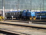 Die EGP 350 4001,am 13.Oktober 2026,durch den Zaun fotografiert,im OMB Werk Neustrelitz.