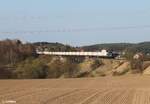 212 322 zieht ein leeren Kesselzug aus Cheb über das Rößlau Viadukt bei Seußen.