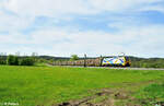 159 231-9  Zelos  mit einem Holzzug nach Hängersberg bei Pölling. 28.04.24