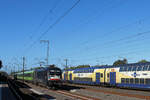 ES 64 U2-013 ist auf den Weg nach Hamburg und rauscht am 07.10.2022 durch den Bahnhof Rotenburg (Wümme).