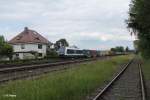 223 144 mit dem Wiesau Containerzug nach Hamburg in Pechbrunn.