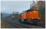 Herdorf den 25.11.2013, nachmittags bei leichtem Nebel:     Die Lok 46 der Kreisbahn Siegen-Wittgenstein (KSW), eine Vossloh G 1700-2 BB (eingestellt als 92 80 1277 807-4 D-KSW) ist Betzdorf/Sieg