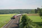 232 238 + 232 068 ziehen bei Neudes den Kesselzug vom Tanklager Marktredwitz nach Bitterfeld.