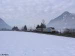 E186 104 schiebt den Zug von 139 133 bei Niederaudorf.