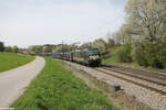 X4E 851 mit einem leeren Autotransportzug bei Pölling in der Kurve. 07.04.24