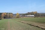 223 143 zieht den Wiesau Containerzug bei Oberteich. 01.11.16